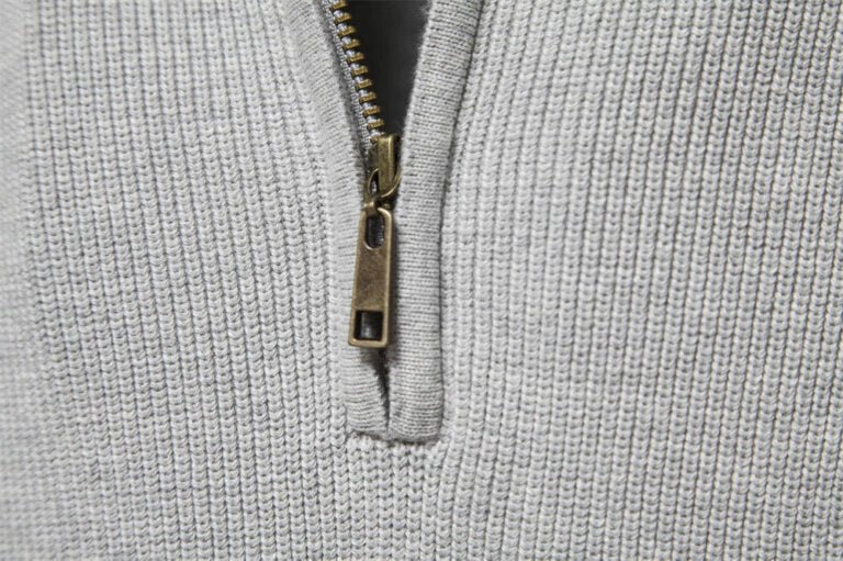 Suéter com Gola Shield